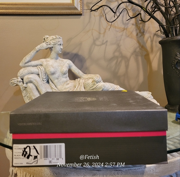 Vince Camuto Womens Aresse Black Chelsea Boots Size 7.5 - Picture 10 of 11